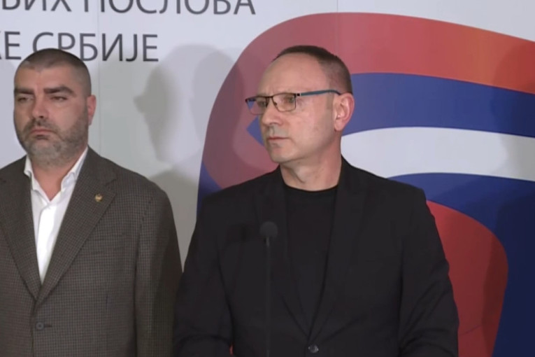 Direktor policije se obraća javnosti: Govori o situaciji ispred Rektorata! (VIDEO)