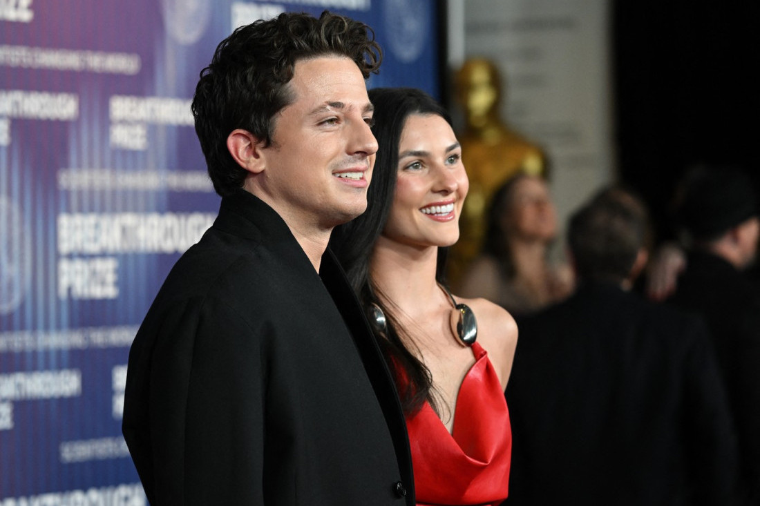 Porodila se žena Čarlija Puta! Evo koje su ime odabrali za bebu (FOTO)