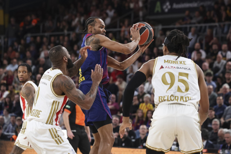 Jokić pogodio sa skoro pola terena: Lagan šut, a onda i malo sreće, za erupciju slavlja (VIDEO)