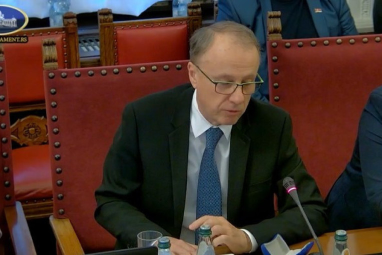 Skandal: Đilasov poslanik savetuje da ako građane zanima ko brine o studentima pitaju ChatGPT