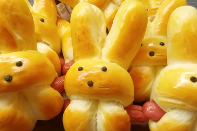 Deca će biti oduševljena: Uskršnje zeke sa viršlama donose posebnu čar za vreme praznika (RECEPT)