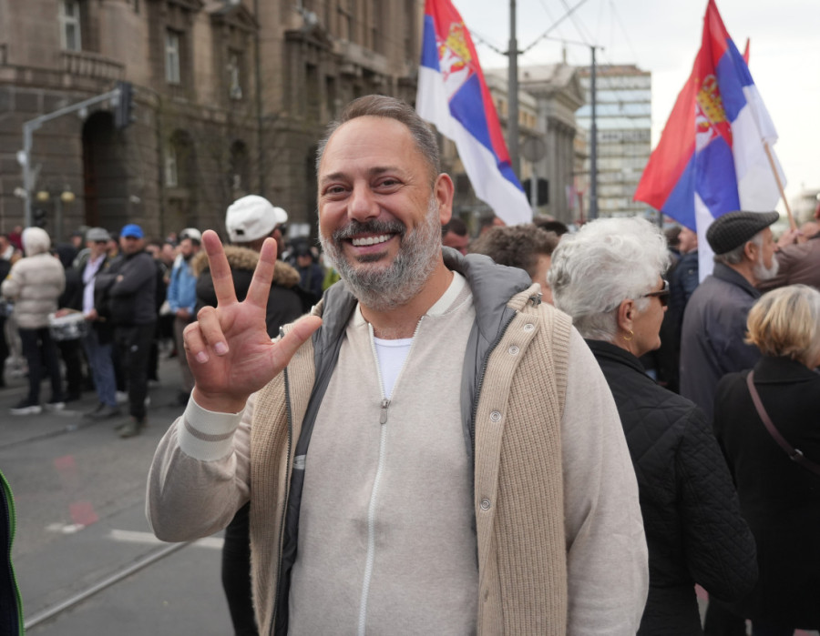 Babić po izlasku iz bolnice noćima nije spavao, kopče su mu još na glavi, ali on se ne da: Ovako provodi vreme!