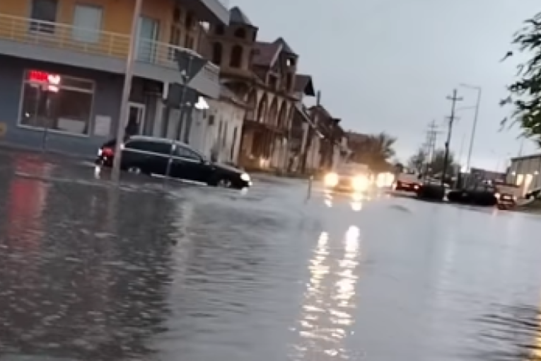 Više od 20 cm snega u Zlatiborskom okrugu: Zabrana saobraćaja za šlepere, ekipe na terenu