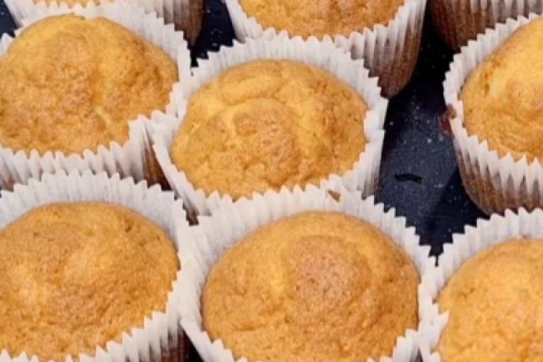 Recept dana: Mafini punjeni vanilom su kremasti i mekani, a izgled im je inspirisan princes-krofnama