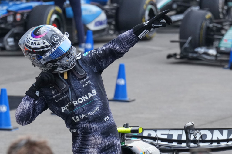 Mercedesovih 3 od 3: Antoneli slavio na legendarnoj "Suzuki" i ušao u istoriju Formule 1 (FOTO/VIDEO)