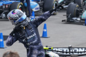 Mercedesovih 3 od 3: Antoneli slavio na legendarnoj "Suzuki" i ušao u istoriju Formule 1 (FOTO/VIDEO)