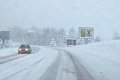 Više od 20 cm snega u Zlatiborskom okrugu: Zabrana saobraćaja za šlepere, ekipe na terenu