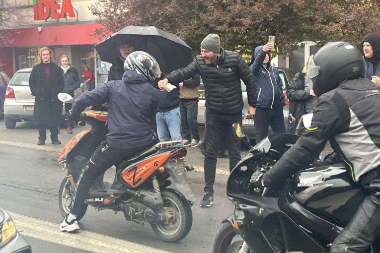 Divljanje u centru Kule: Blokaderi traže obračun, hoće i preko kordona policije! (FOTO/VIDEO)