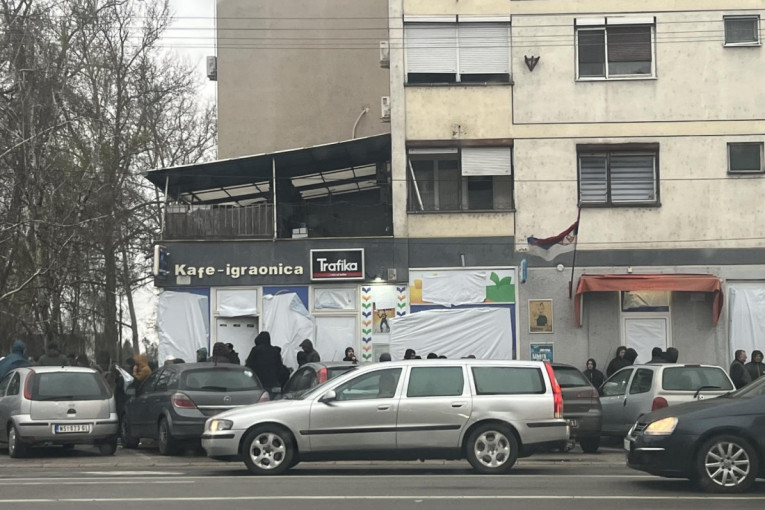 Kakva blokaderska ekipa: okupljaju se veterani i kapuljaši, a sve pod budnim okom Jaćimovića od 900.000 evra! (VIDEO)