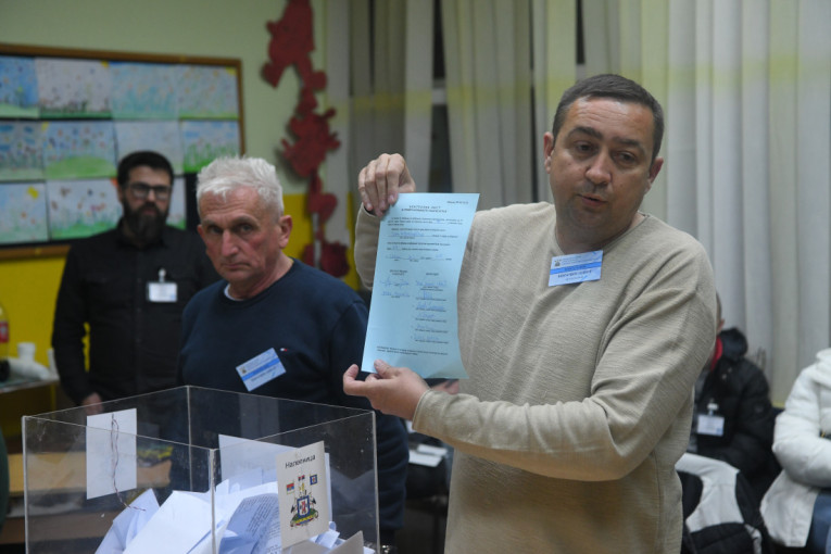 Srbija slavila, blokaderi potpuno poraženi: SNS odnela ubedljivu pobedu u 10 opština i gradova! U ovom mestu bilo je najteže, ali... (FOTO)