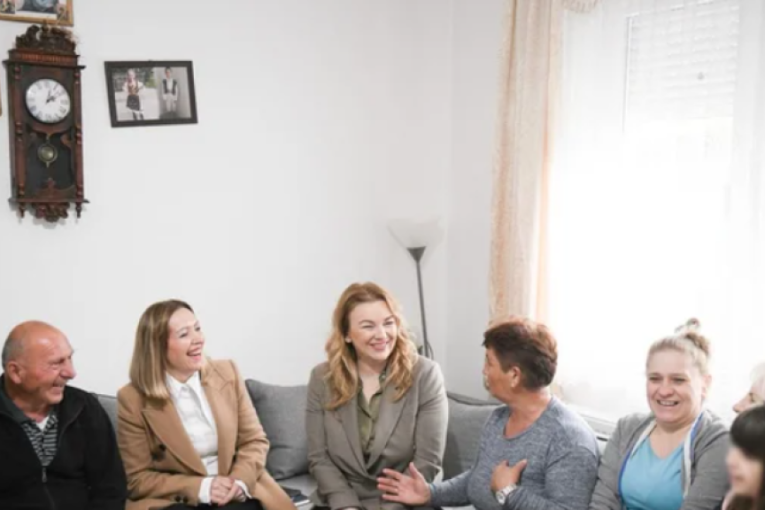 Komesarka Stanisavljević uručila pomoć za 40 porodica u Smederevu, ogrev obezbeđen za još 55 domaćinstava (FOTO)