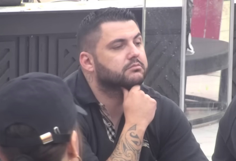 Stanija i Aneli oči u oči za crnim stolom: Ti si trošila njegove pare, a ja sa njim imam dete! (VIDEO)