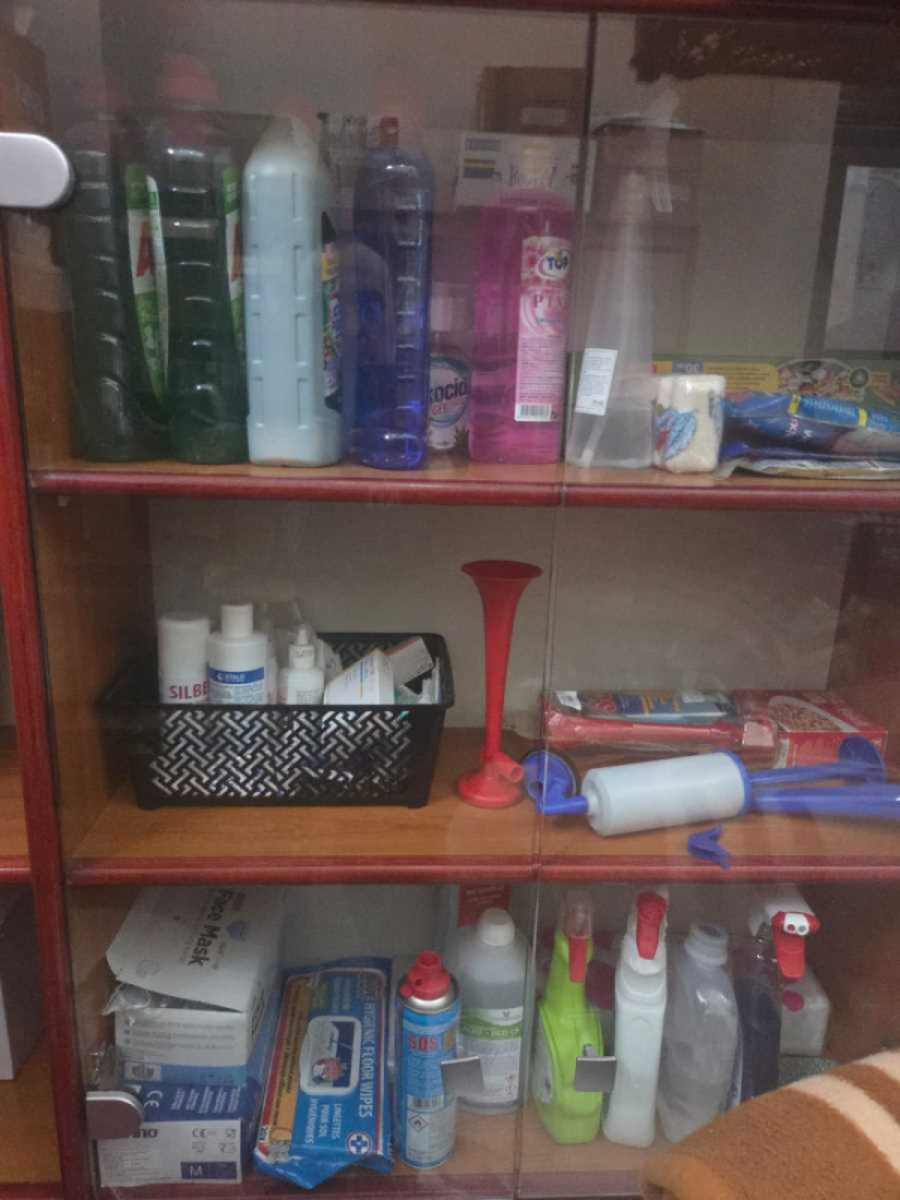 Šta je sve pronađeno u rektoratu: Braunile, špricevi i torbe medicinske opreme u 28 prostorija (FOTO)