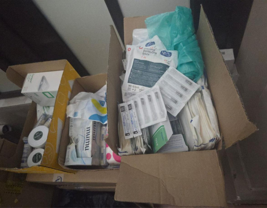 Uhapšen muškarac ispred Rektorata, pozivao na smrt Vučića!