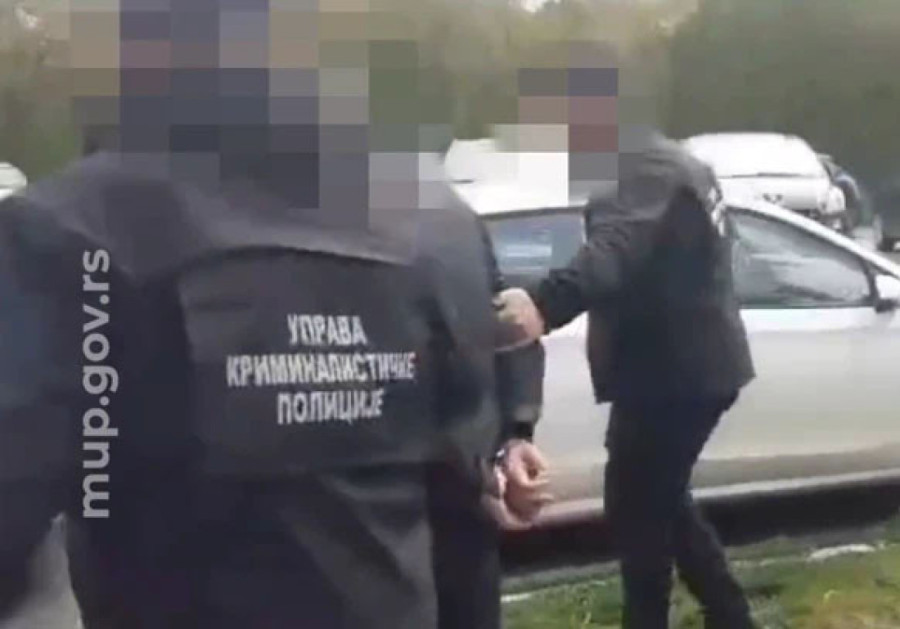 Policija uhapsila dva muškarca zbog sumnje na zloupotrebu službenog položaja, strpali u džep milione? (VIDEO/FOTO)