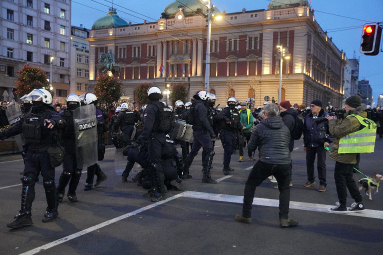 Uhapšen zbog jezivih pretnji: Uzvikivao "smrt Vučić" i "smrt Jevrejima"!