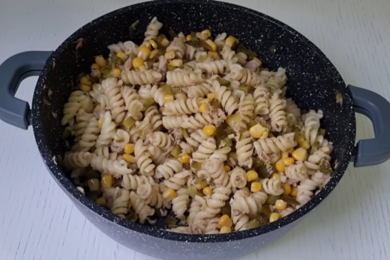 Recept dana: Posna salata sa makaronama i tunjevinom je ukusan i zasitan obrok koji će svi obožavati