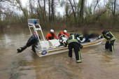 Na desetine ljudi zapelo u močvarnom delu Save! Spasioci čuli zapomaganje