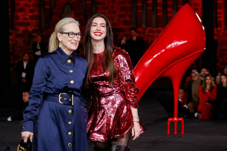 Ima 76 godina i izgleda moćnije nego ikad: Meril Strip pokazala da visoka moda može da se nosi i na opušten način (FOTO)