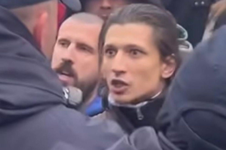 Ovaj blokader je juče izbio policajcu oko! Učinimo manekenčića poznatim! (FOTO)