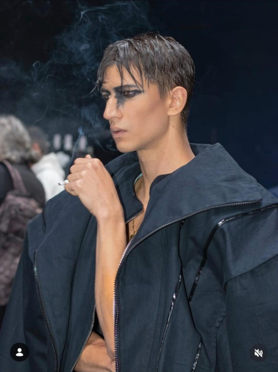 Ovaj blokader je juče izbio policajcu oko! Učinimo manekenčića poznatim! (FOTO)