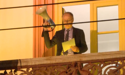 Rektorov politički govor: Tri ključna dokaza da Đokić opasno zloupotrebljava tragediju na Filozofskom i diže sopstveni rejting (VIDEO)