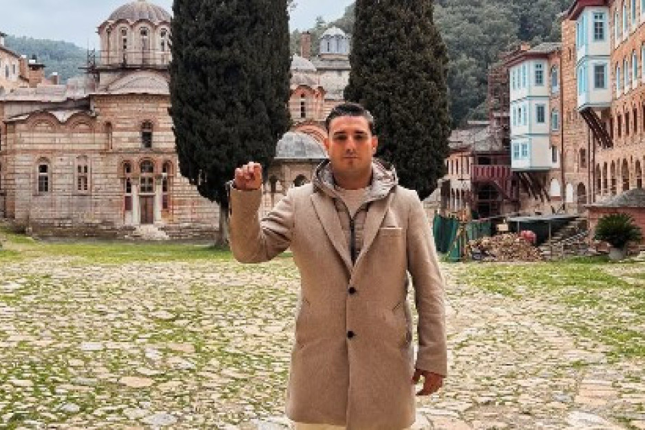 Darko Lazić se oglasio sa Hilandara: Evo ko je uz njega nakon velike tragedije (FOTO)