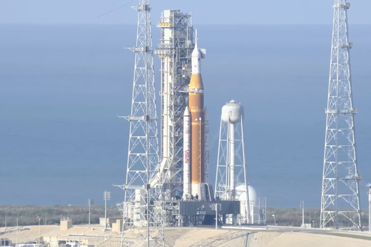 Upravo lansirani ka Mesecu! NASA poslala posadu u istorijsku misiju posle 50 godina (FOTO/VIDEO)