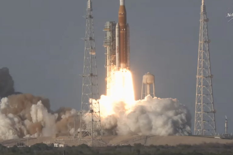 Upravo lansirani ka Mesecu! NASA poslala posadu u istorijsku misiju posle 50 godina (FOTO/VIDEO)