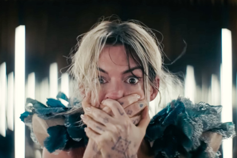 Ovakvu En Hatavej do sada niste videli: Jezive scene, strah i mračne tajne u filmu "Mother Mary" (FOTO/VIDEO)