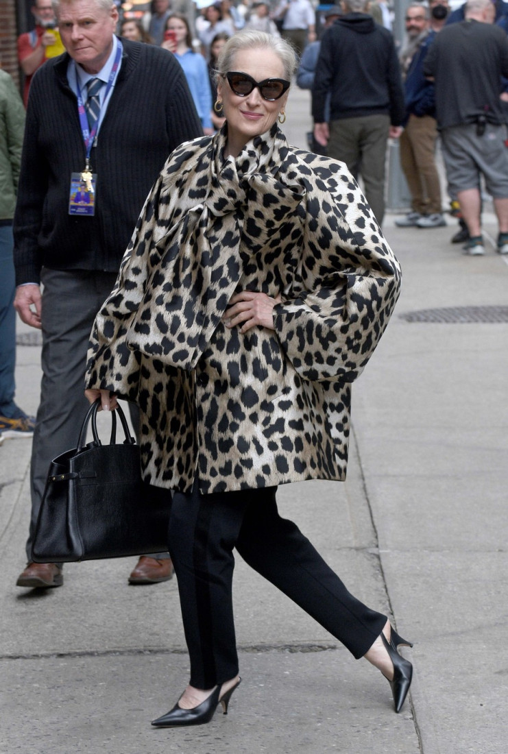 Ima 76 godina i izgleda moćnije nego ikad: Meril Strip pokazala da visoka moda može da se nosi i na opušten način (FOTO)