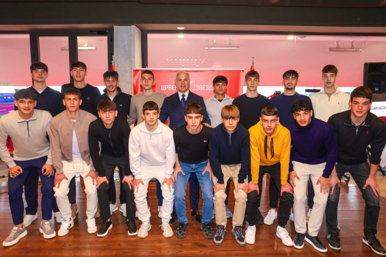 Posle velikog uspeha, Zvezda dočekala i nagradila svoje klince (VIDEO/FOTO)