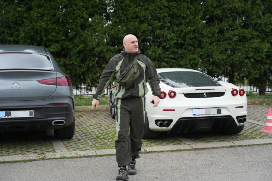 "Čudnovato je ona biće!" Desingerica otkrio kako je njegova žena reagovala nakon što ga je Karleuša zaskočila