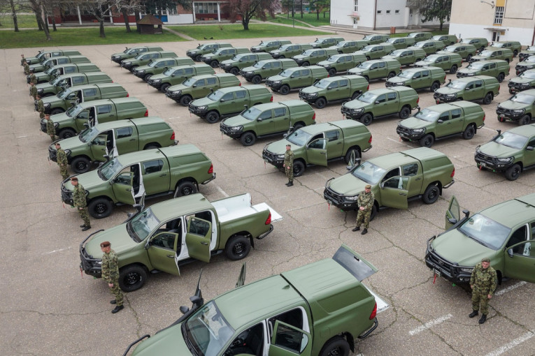 Veliko pojačanje: Vojska Srbije dobija 100 novih terenskih vozila! (FOTO/VIDEO)