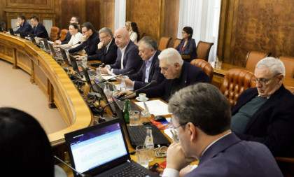 Još jedna mera Vlade da spreči skok cena nafte: Produžena zabrana izvoza goriva! (FOTO)