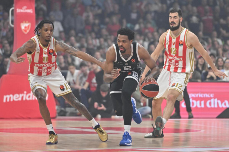 Crvena zvezda - Partizan: Igra se poslednja četvrtina, crno-beli opet vode (FOTO/VIDEO)