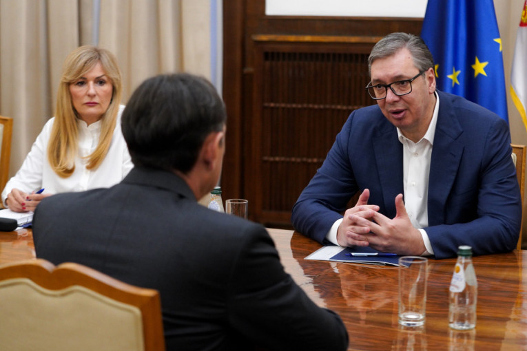 Vučić počeo konsultacije sa predstavnicima Pokreta socijalista
