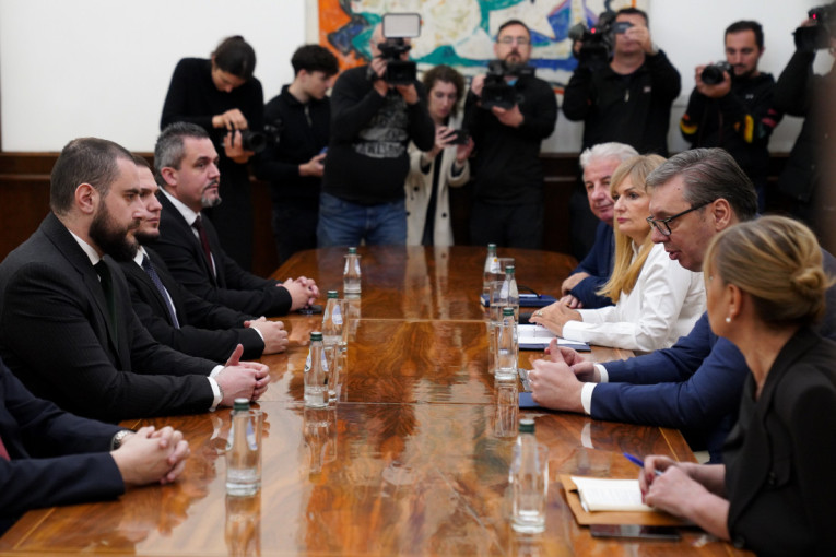 Važni razgovori u zgradi Predsedništva: U toku konsultacije Vučića sa predstavnicima Stranke pravde i pomirenja (FOTO/VIDEO)