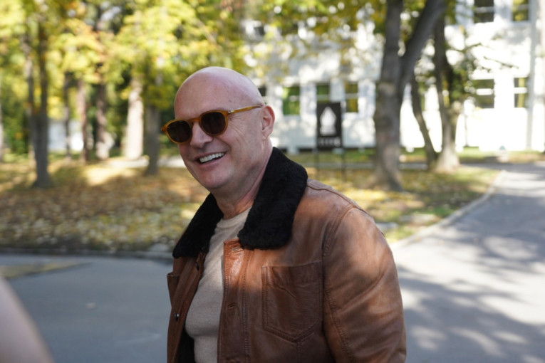 Mili izgubio nevinost sa crnkinjom, a bio u vezi i sa lezbijkom: "Ovo je prirodno, a ovo drugo si umilsila"