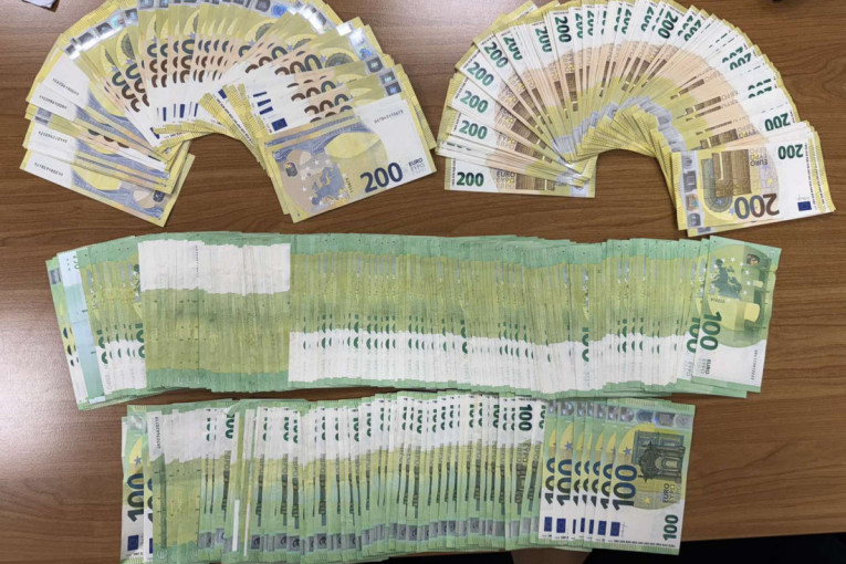 Carinici sprečili dva pokušaja krijumčarenja: Zaplenjeni novac i nakit u vrednosti od 52.000 evra (FOTO)