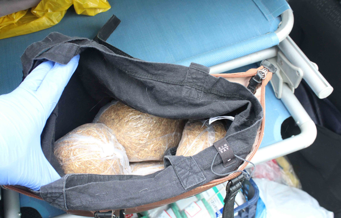 Milion u duvanu: Zaplena u stanu švercerke (FOTO)