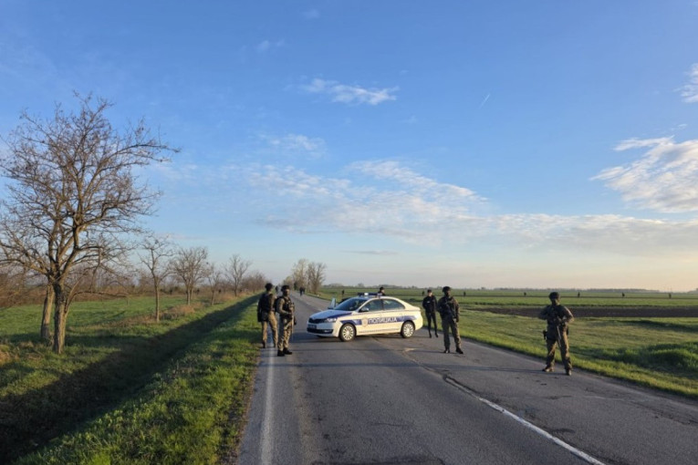 Prve fotografije i snimci iz Kanjiže! Na terenu vojska, policija i helikopteri (FOTO/VIDEO)