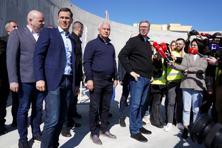 "Niko na svetu ne zna ko je meni na pameti": Vučić o blokaderskim "saznanjima" da je Petrov SNS kandidat za predsednika!