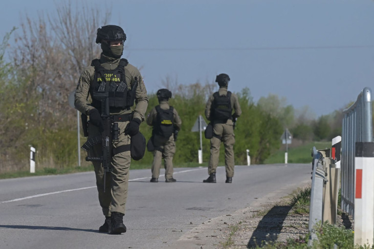 Sijarto o eksplozivu kod Kanjiže: Neko je pokušao da digne gasovod u vazduh! (FOTO/VIDEO)