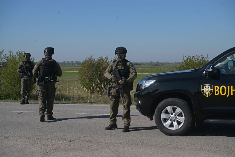 Sijarto o eksplozivu kod Kanjiže: Neko je pokušao da digne gasovod u vazduh! (FOTO/VIDEO)