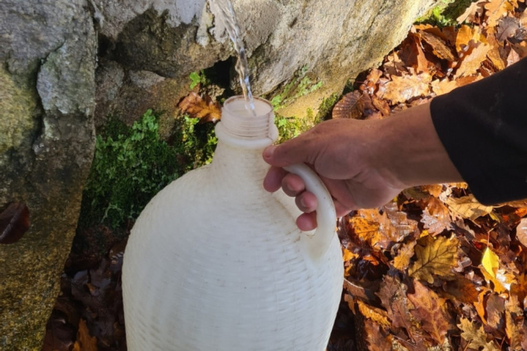 Izvor lekovite vode u selu Odmenje: Vekovima leči putnike namernike, prvi put pomenut u studeničkim spisima