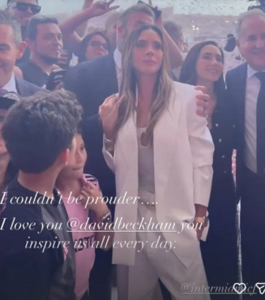 Jednostavno, moćno i elegantno: Viktorija Bekam pokazala kako se nosi belo odelo bez greške (FOTO)