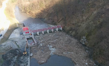 Ekološka katastrofa pretila da eksplodira kod Arilja: Moravica donela na desetine tona otpada - danas ekspresno sve očišćeno (FOTO)
