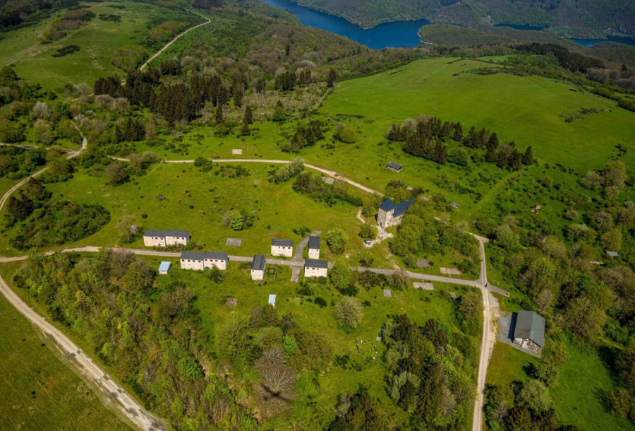 Bili su prinuđeni da napuste domove za samo tri nedelje: Sablasno selo tišine koje svedoči o apsurdu rata (FOTO)