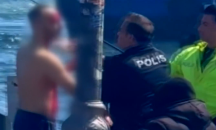 UZNEMIRUJUĆE "Islamski prorok" mesarskim nožem izvadio sebi grkljan! Prizivao sudnji dan pred decom pa pao u lokvu krvi! (VIDEO)